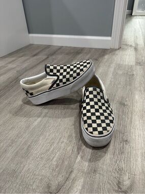 Women’s Size 9.5 Checkered Platform Vans